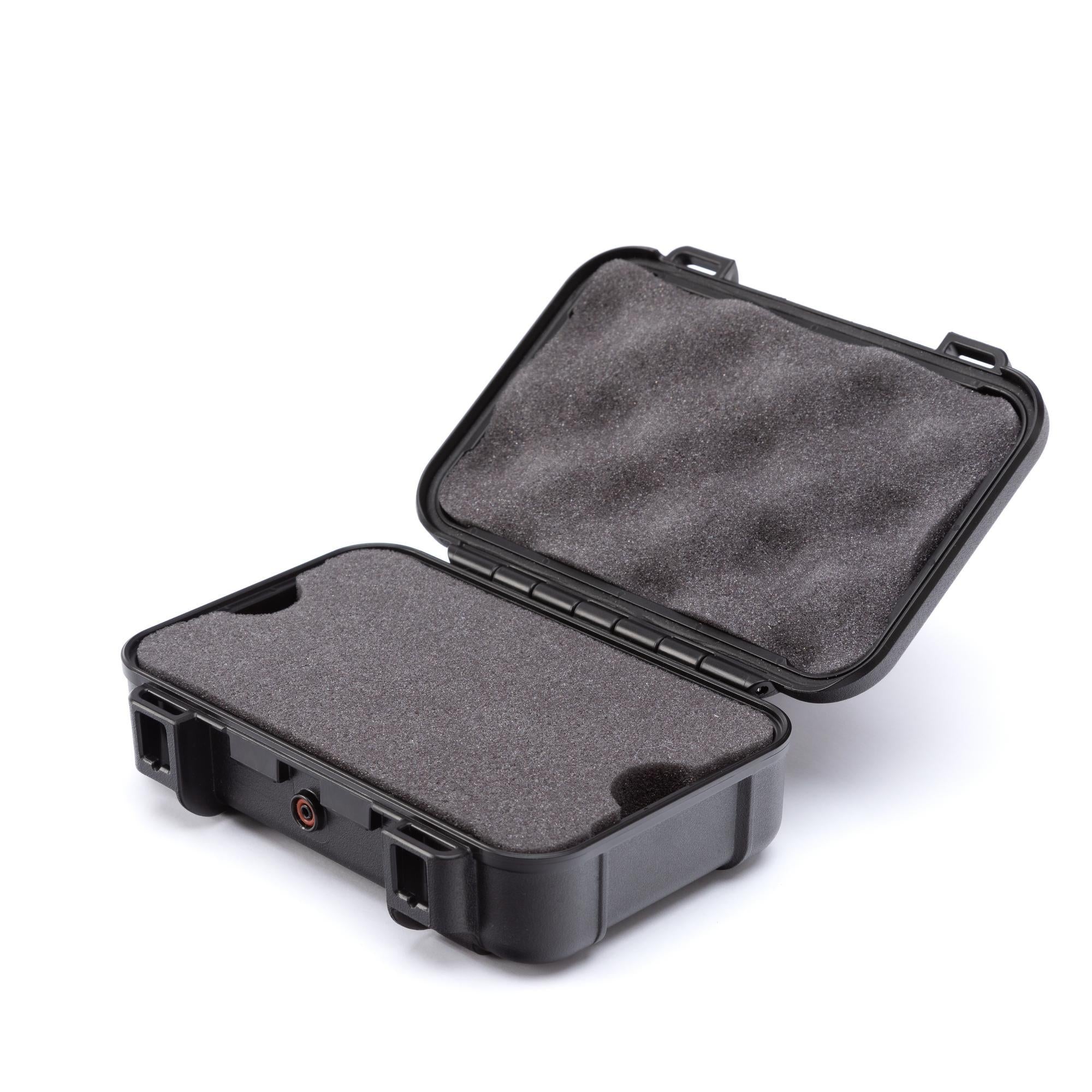 225_NanukCases_BroadHead_35view 225_NanukCases_BroadHead_35view