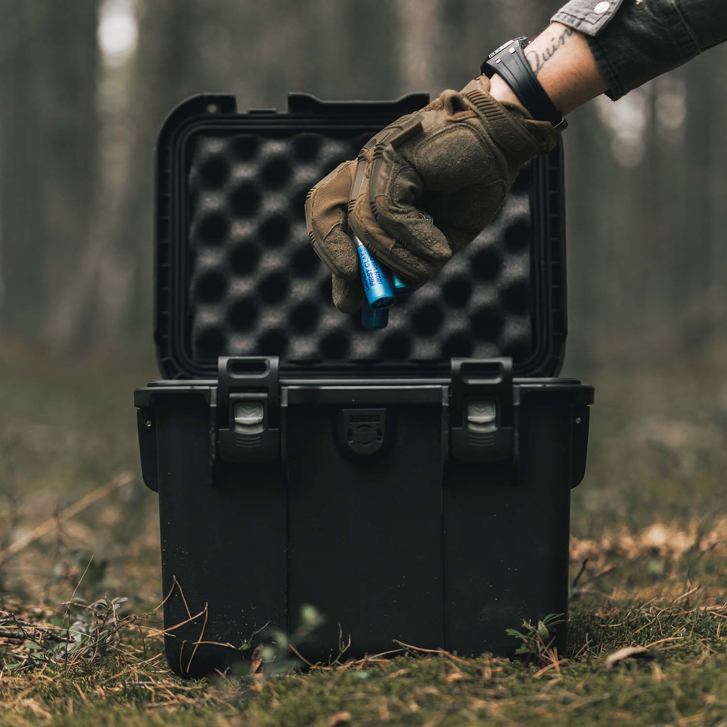 The top-loading configuration allows for swift retrieval of your gear, minimizing downtime and enhancing workflow efficiency.