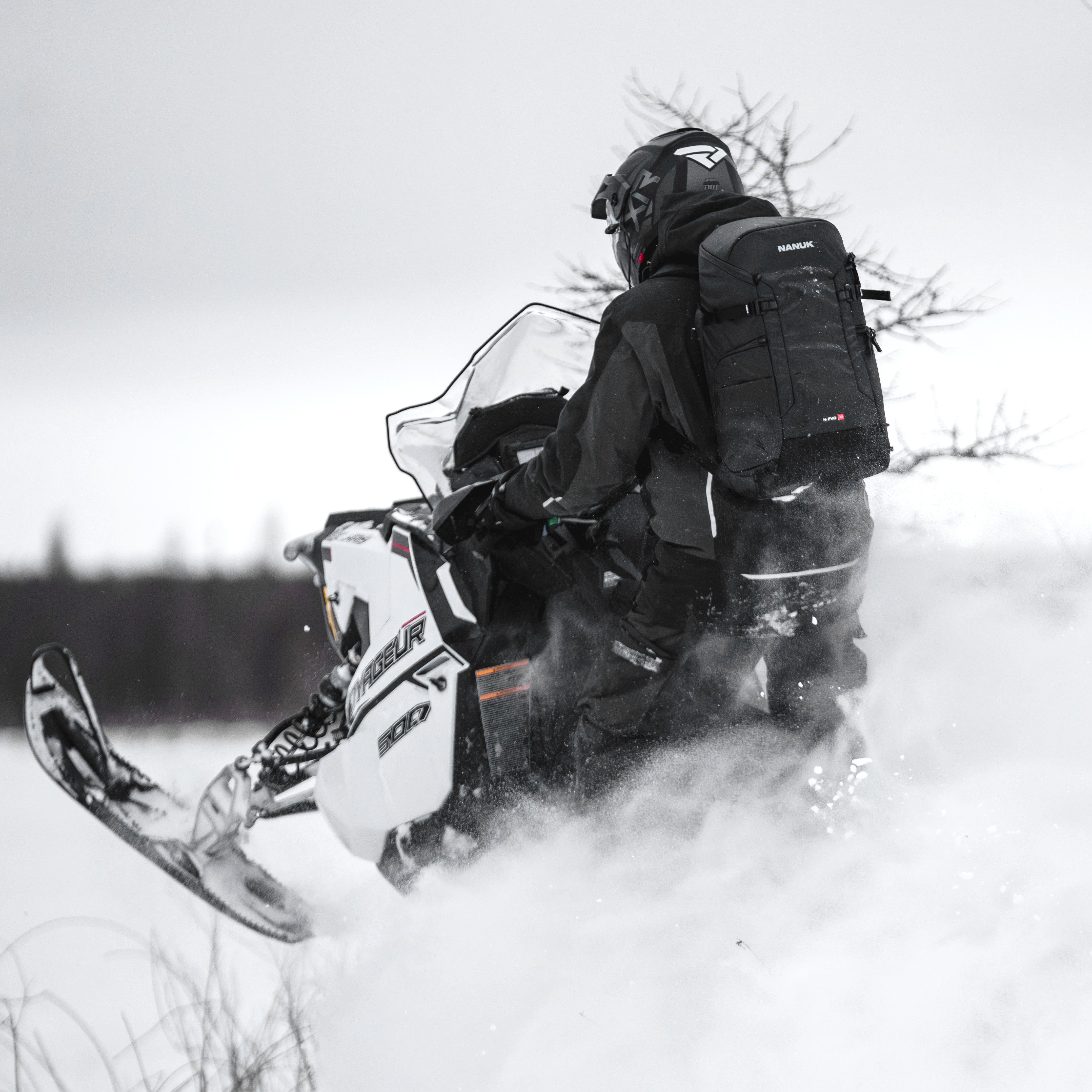 NANUK backpacks feature double-layered foam bodies and compression-molded EVA bottoms, providing exceptional stability and safeguarding your equipment from impacts. This robust construction ensures that cameras, drones, laptops, and other valuables remain secure, even in challenging environments. 