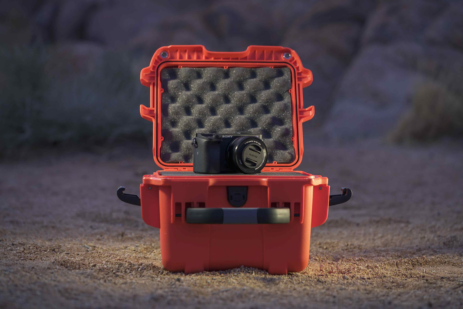 Secure Latching System – Equipped with PowerClaw latches, the NANUK 908 ensures your equipment remains securely sealed during transport.