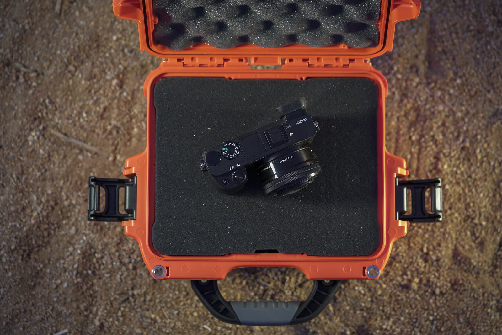 Waterproof and Dustproof – With an IP67 rating, the NANUK 908 safeguards your gear against water and dust in any environment.